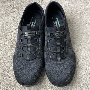 Skechers Women’s Black Slip Ons Size 10 Memory Foam